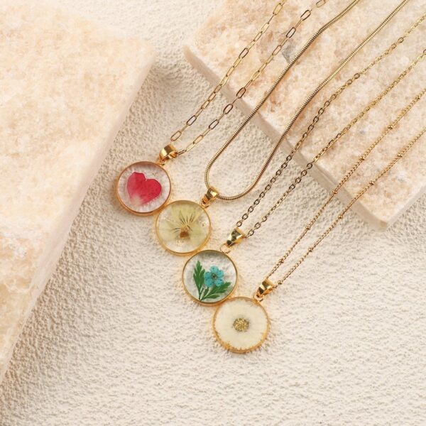 Wholesale Birthday Flower Plant Specimen Resin Dry Flower Necklace