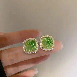 40# Silver Needle-Green Crystal Zircon Square