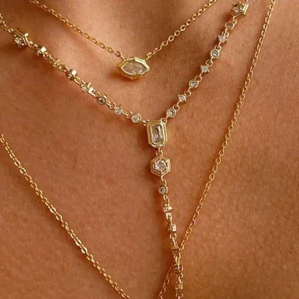 Wholesale Elegant Round Zircon Pendant Necklace Gold Plated Color Retention Simple Ins Fashion Lobster Clasp Copper Chain Jewelry Accessory