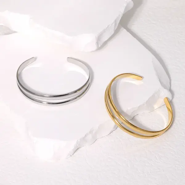 Wholesale PVD Coated Real Gold Plated 18K Gold Solid Color 304 Stainless Steel Retro Roman Style Waterproof Non Tarnish Bangle