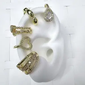 Wholesale 1 Pair/Package Modern Style Simple Style Circle Heart Shape Polishing Plating Copper Zircon 18K Gold Plated Ear Cuffs