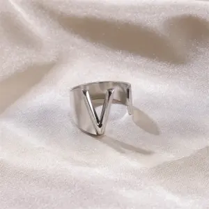 Silver / V