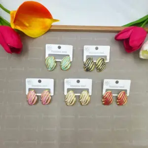 Macaron-shaped Oil Drop Earrings Random Color / 18k