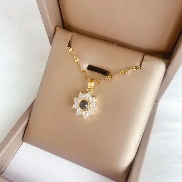 Wholesale Fashionable Love You Heart Projection Necklace Women Design Lockbone Chain Jewelry In Hundred Languages For Valentine's Day