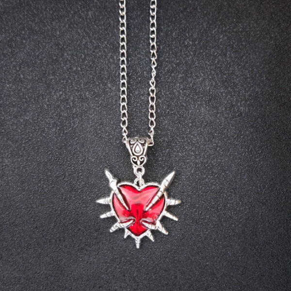 Wholesale European and American Popular Gothic Retro Dark Heart Necklace Dragon Claw Design Harajuku Hip-Hop Street Sweater Chain Men and Women Gifts