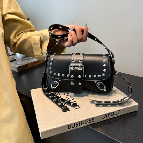 Wholesale Hot Girl Rivet Personalized Shoulder Bag Underarm Baguette Women's Bag