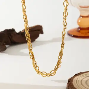 35【H1245】Blade Wrapped Necklace / Gold