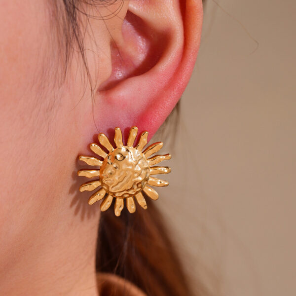 Wholesale European and American Cross-border Hammer Sunflower Stainless Steel Earrings Women's Light Luxury High-end Atmospheric 18k Gold Plated Earrings Earrings