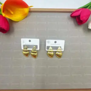 Conch-shaped Oil Drop Earrings Random Color / 18k