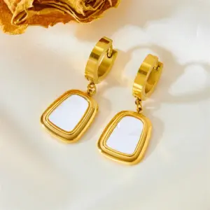 White Shell Ear Clip