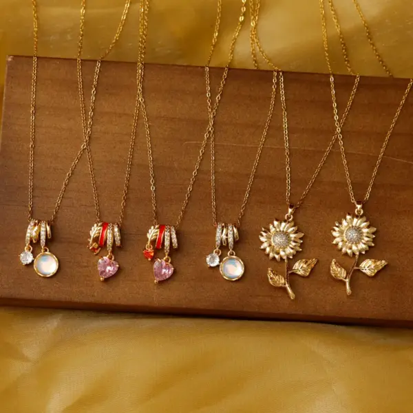 Wholesale Vacuum Plating 16K Gold Plated 18K Gold Plated Sunflower Heart Shape 304 Stainless Steel Sweet Commute 304 Stainless Steel Lobster Trigger Clasp Closure Pendant Necklace