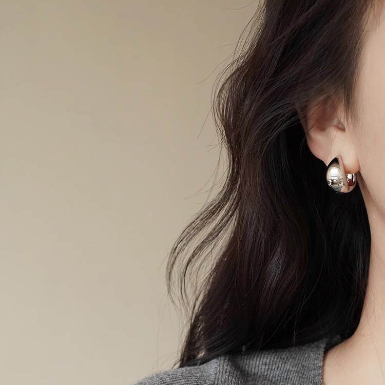Wholesale Water op Ear Buckle Female Niche Design Light Luxury High Feeling Temperament Simple French Fashion Circle Ins Style Earrings