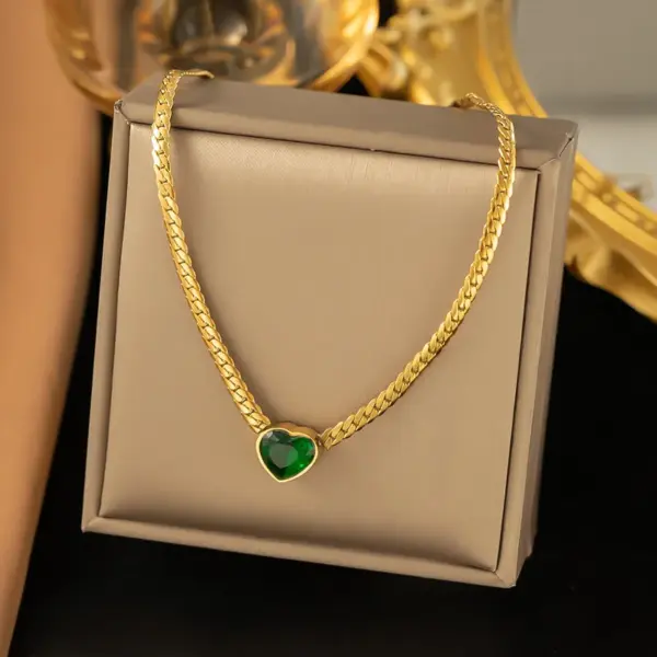 oly-324448adce566055415e12aa69b520a9 Wholesale PVD Coated Real Gold Plated 18K Gold Heart Shape 304 Stainless Steel Simple Style Waterproof Non Tarnish 304 Stainless Steel Necklace