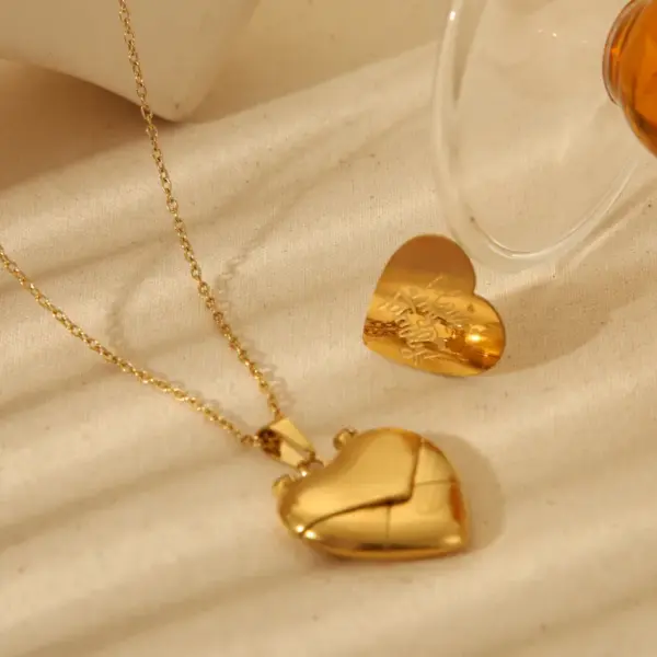Wholesale Jewelry French Style Letter Heart Shape 304 Stainless Steel 18K Gold Plated Plating Locket Necklace
