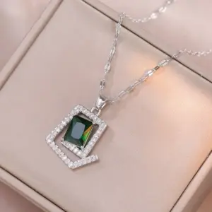 X3574 Emerald Necklace