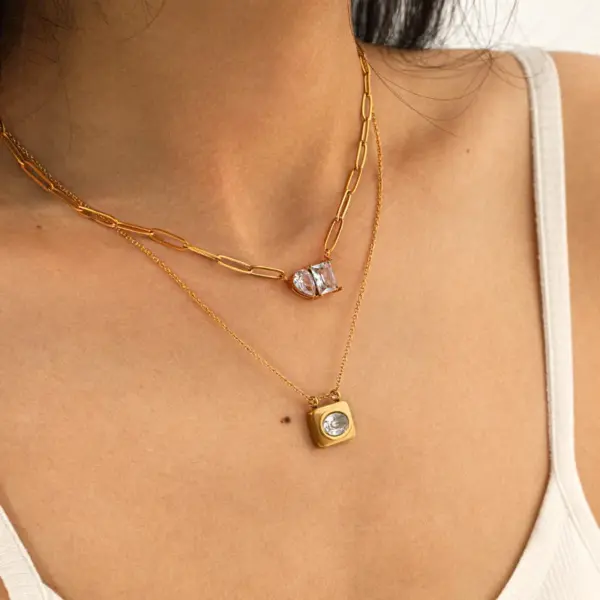 Wholesale 304 Stainless Steel Inlaid Zircon Heart Square Pendant Clavicle Chain 18K Gold Plated Handmade Chain Vacuum Electroplating (Furnace) Women's Chain