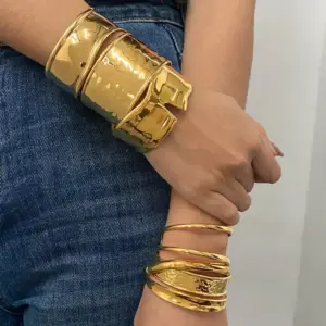 304 Stainless Steel Geometric PVD Coated Real Gold Plated Glam Sexy Romantic Waterproof Non Tarnish Bangle