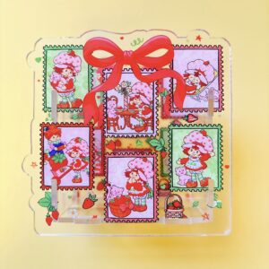 B382-strawberry girl pen holder