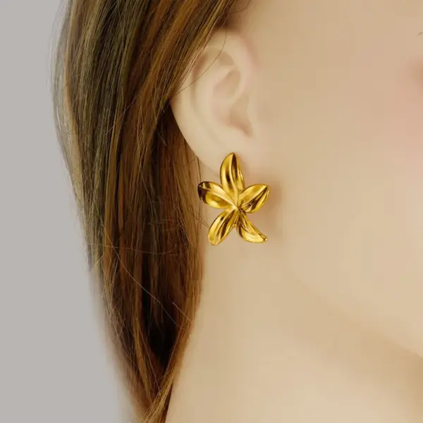 Wholesale Ion Plating (IP) Real Gold Plated Floral 304 Stainless Steel Casual Simple Style Streetwear Waterproof Non Tarnish Ear Studs