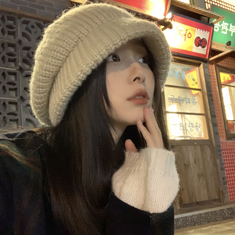 Wholesale Japanese style oversized beret for women, autumn and winter knitted beanie, face-slimming beanie, fisherman's hat.