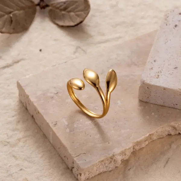 Wholesale PVD Coated Leaf Solid Color Snake 304 Stainless Steel Retro Waterproof Non Tarnish Open Ring