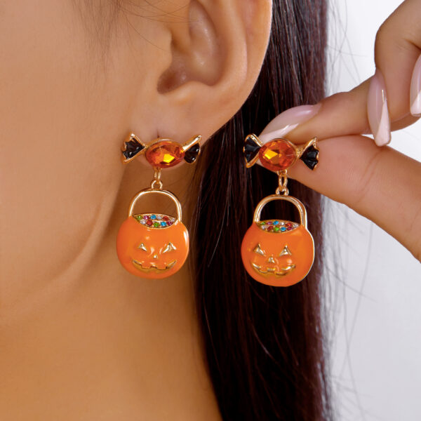 Wholesale New European and American cross-border Halloween earrings for women, niche and versatile design, pumpkin head ghost skull earrings