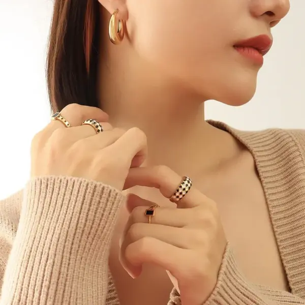 Wholesale PVD Coated Real Gold Plated 18K Gold U Shape 304 Stainless Steel Fashion Waterproof Non Tarnish Hoop Earrings