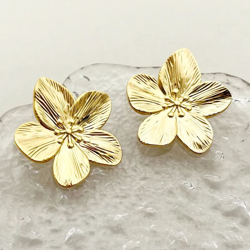 Wholesale Stainless Steel Flower PVD Coated Stone-Free Real Gold Plated Gold Plated Casual Cute Sweet Waterproof Non Tarnish lishing Plating Gold Ear