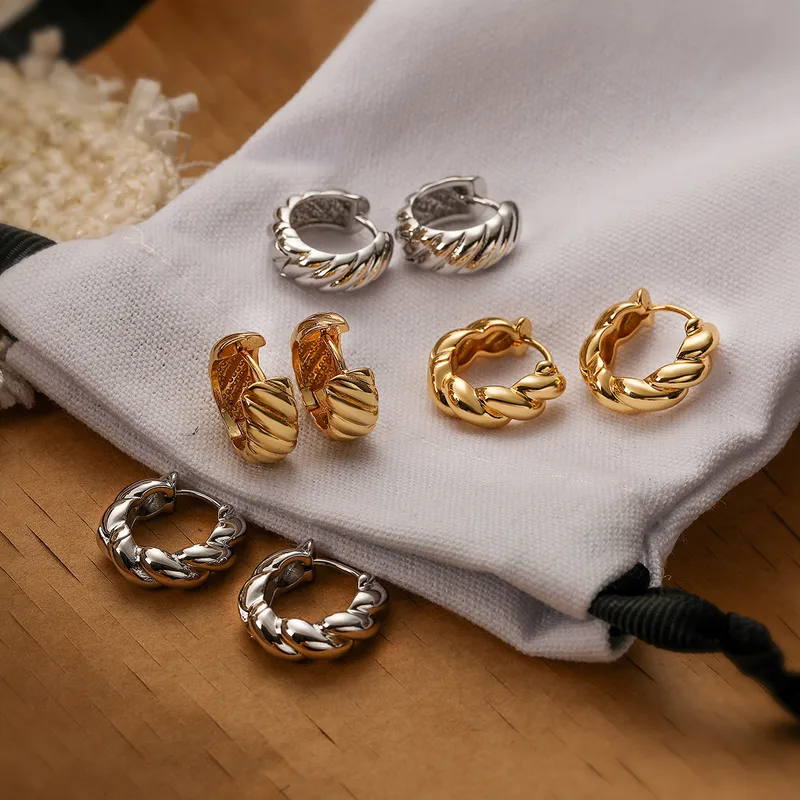 Wholesale 1 Pair Simple Style Commute Geometric Plating Copper 18k Gold Plated Hoop Earrings