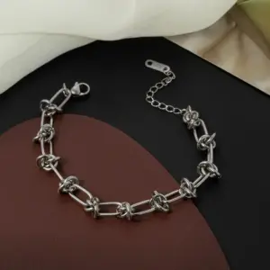 7803 Knotted Bracelet / Silver