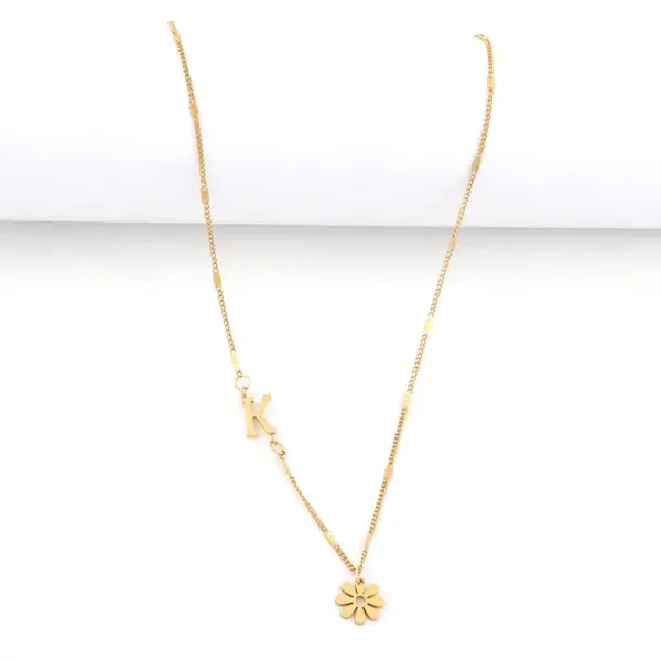 Wholesale PVD Coated Real Gold Plated Letter Daisy 201 Stainless Steel 304 Elegant Simple Style Classic Waterproof Non Tarnish Pendant Necklace