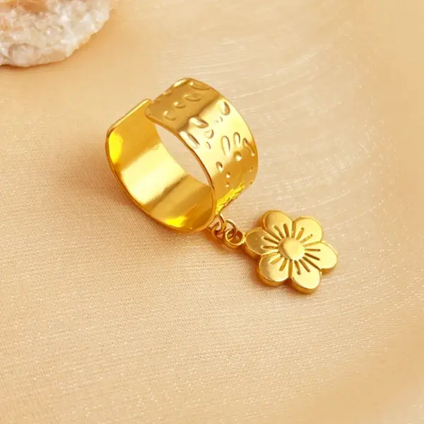 Wholesale PVD Coated Real Gold Plated 18K Gold Eye Solid Color Flower 304 Stainless Steel Tropical Simple Style Waterproof Non Tarnish Charm Rings