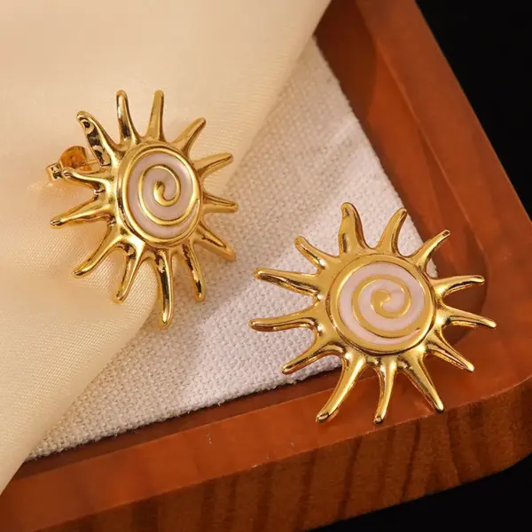 Elegant Sun Turbine Design Earrings Pair For Ladies Casual Wear Vacation Photography Stylish Geometric Pattern Stainless Steel