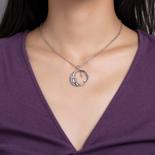 Wholesale New Retro Niche Jewelry Star Moon Diamond Pendant Necklace Fashion Design High-end Clavicle Chain Women