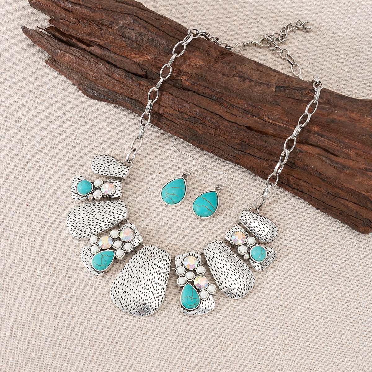 Wholesale Cross-Border Hot Selling Bohemian Retro Fashion Exquisite Exaerated Turquoise Pearl Colored Diamond Necklace Jewelry Set