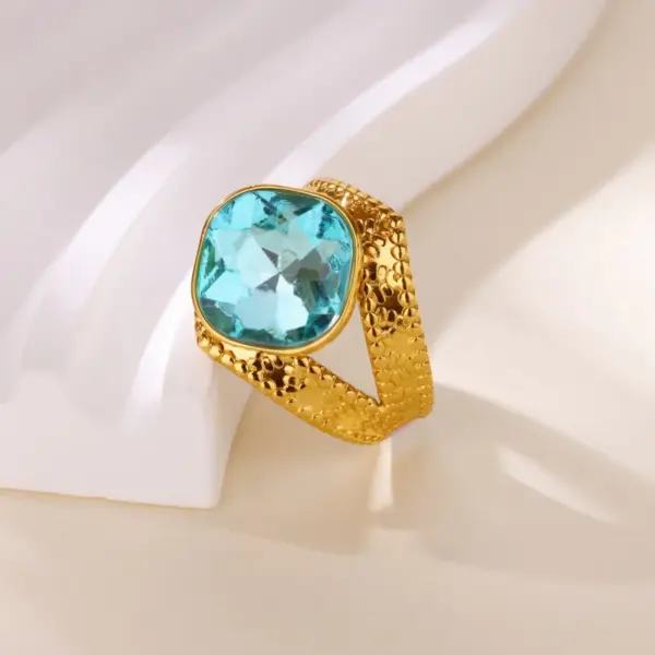 Wholesale Luxurious Vintage Large Imitation Pearl Women's Ring 18K Gold Plated Four-Leaf Clover Rotating Heart Blue Zircon Jewelry Ring