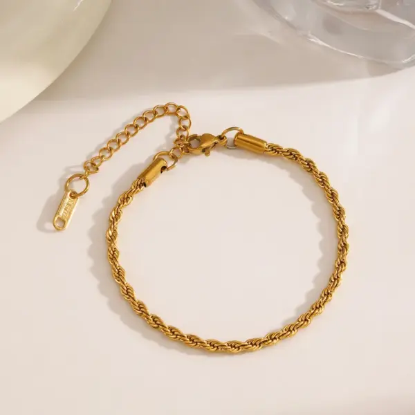Ion Plating (IP) 18K Gold Plated Twist 304 Stainless Steel Simple Style Waterproof Non Tarnish 304 Stainless Steel Bracelets