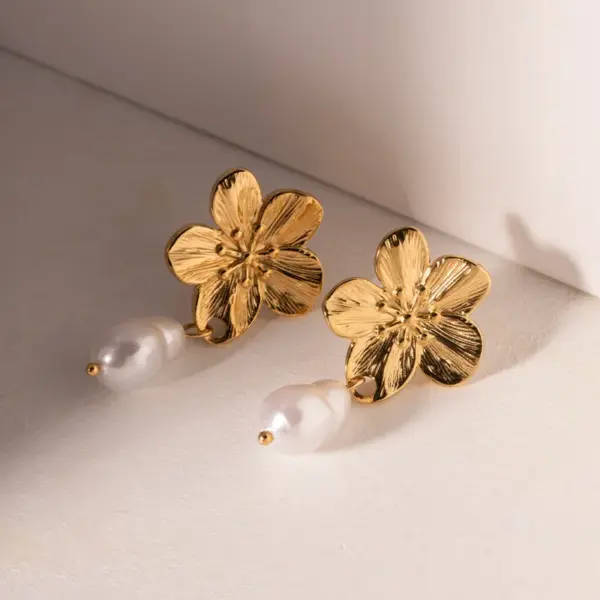 PVD Coated Real Gold Plated Flower 304 Stainless Steel Simple Style Waterproof Non Tarnish 304 Stainless Steel Drop Earrings