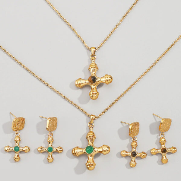 Wholesale 11764 European and American hot sale Mother's Day gift cross pendant necklace retro palace style niche personalized necklace