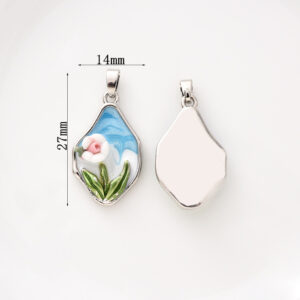 #225 a white golden oil-drip tulip (with melon seed buckle)
