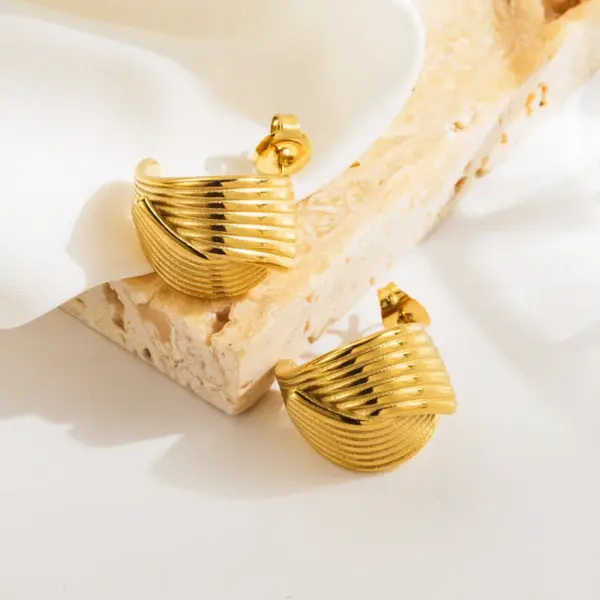 Wholesale 1 Pair IG Style Simple Style Geometric Plating 304 Stainless Steel 14K Gold Plated Stainless Steel Earrings