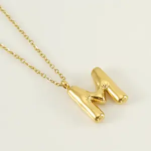 Letter M [Gold] / 18K