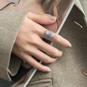 A29Y / Adjustable Opening