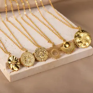 Wholesale 304 Stainless Steel Star Moon PVD Coated Stone-Free 18K Real Gold Plated Necklace