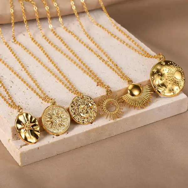 Wholesale 304 Stainless Steel Star Moon PVD Coated Stone-Free 18K Real Gold Plated Necklace