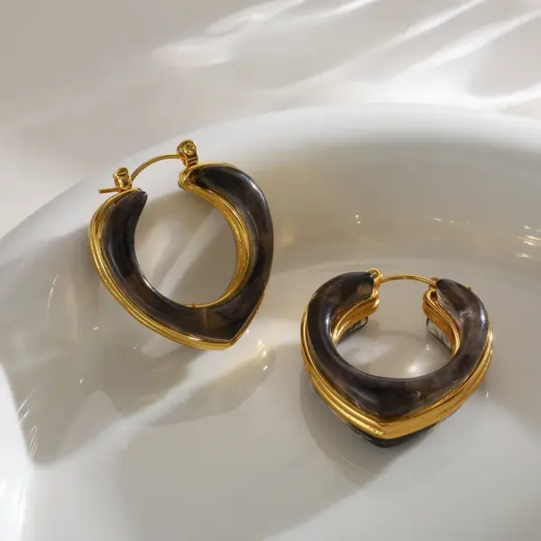 Wholesale Women’s V Shape Stud Earrings In 304 Stainless Steel With 18K Real Gold PVD Coated Electroplated Finish And Resin Inlay