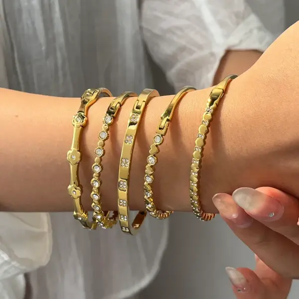 Wholesale Elegant Simple Stainless Steel 18K Gold Embedded Zircon Heart Flower Bracelet Luxury Sexy Fashion Jewelry For Women