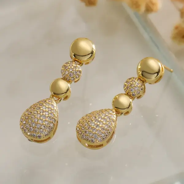 Wholesale 1 Pair Retro Simple Style Commute Round Water Droplets Inlay Copper Zircon 18K Gold Plated Drop Earrings