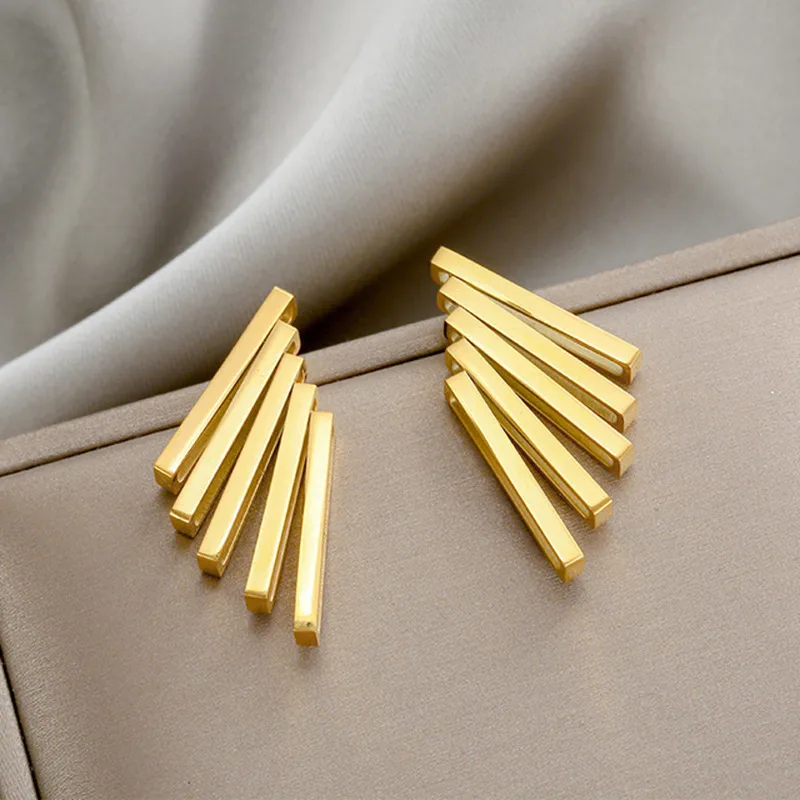 Wholesale Fashion Waves Plating 304 Stainless Steel No Inlaid 18K Gold Plated Earrings Ear Studs