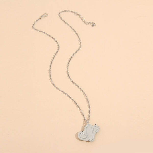 Wholesale AliExpress Europe and the United States retro shaped cactus loose stone pendant Western Wind cross-border carved clavicle chain